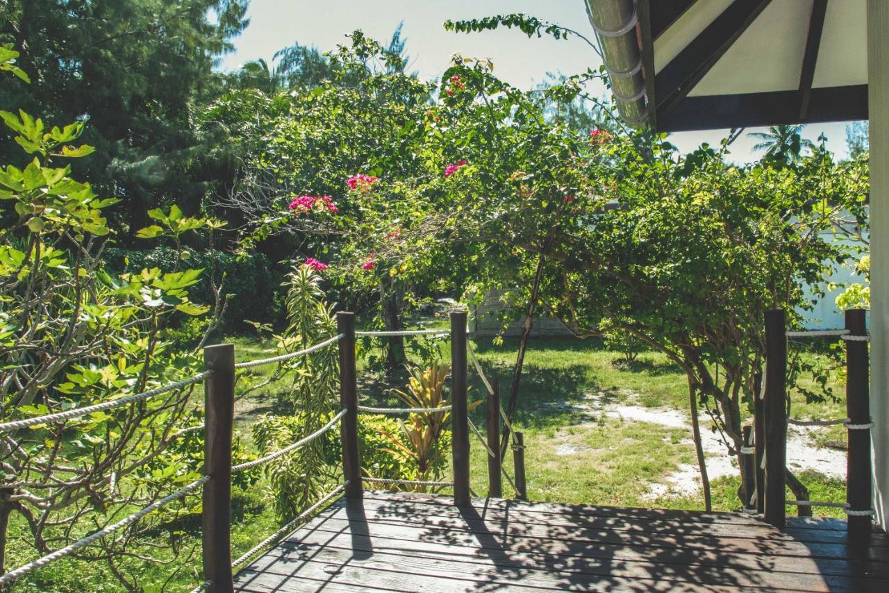 Le Coconut Lodge Avatoru Exterior photo