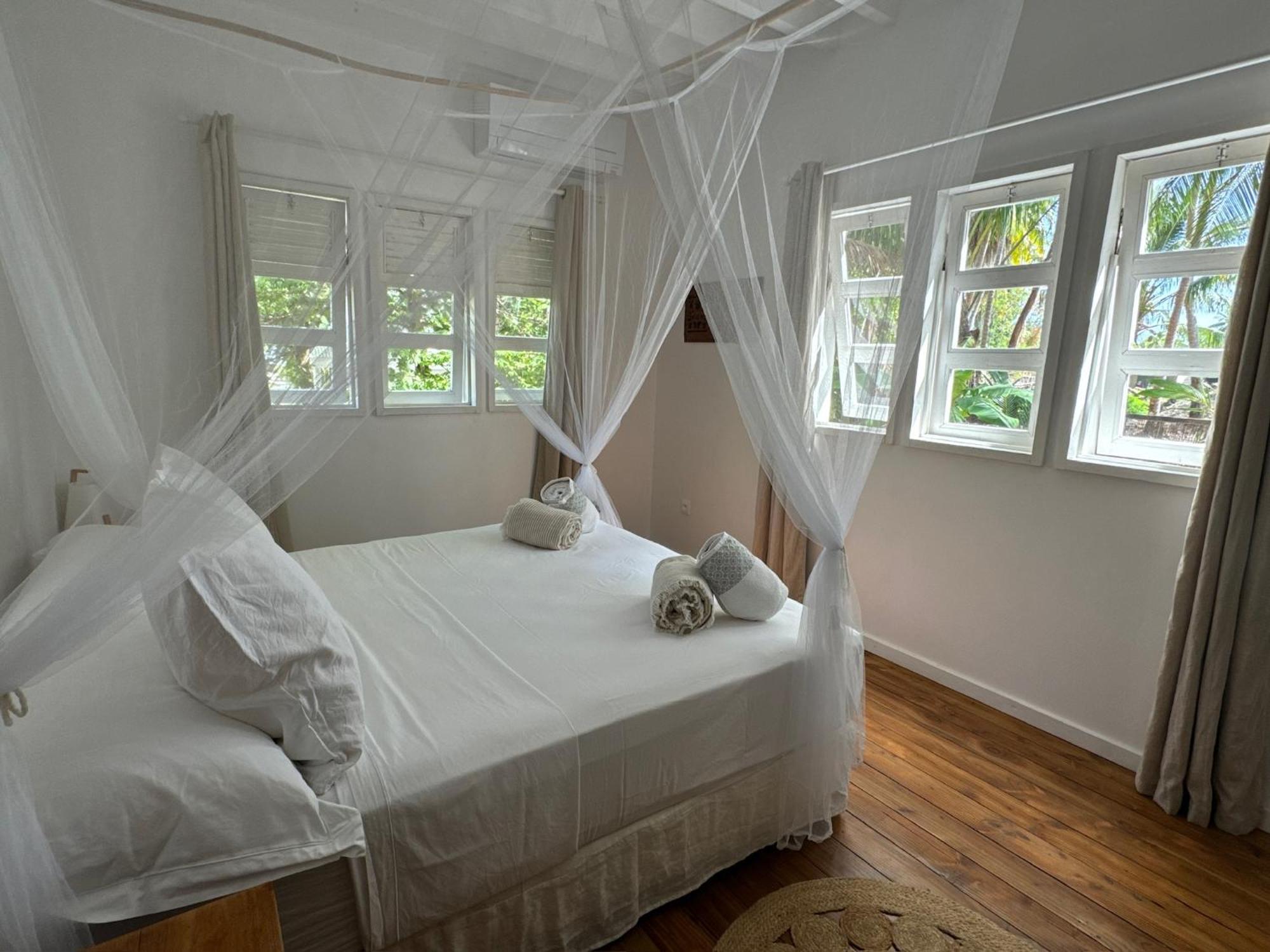 Le Coconut Lodge Avatoru Exterior photo