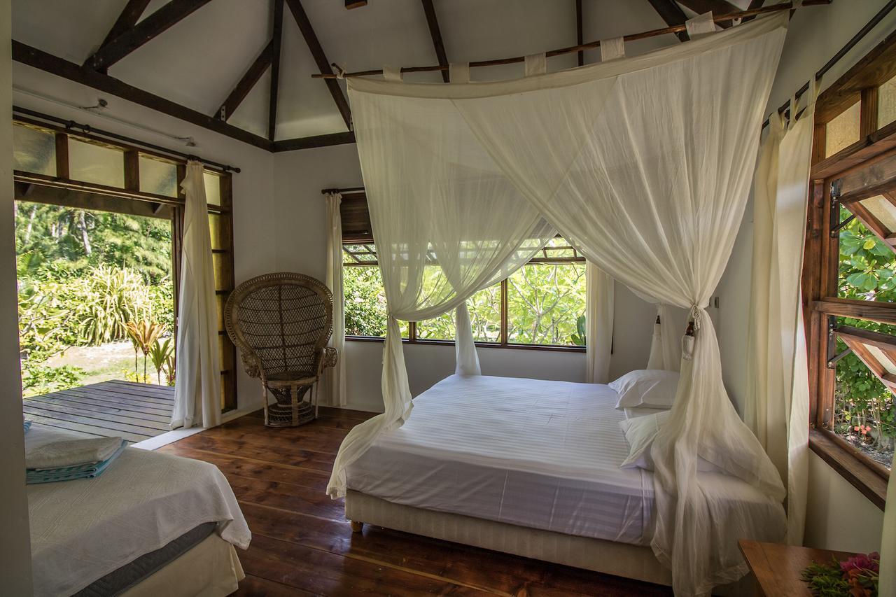 Le Coconut Lodge Avatoru Exterior photo