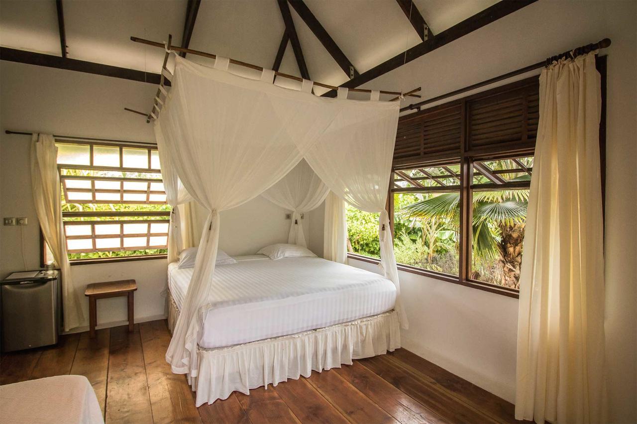 Le Coconut Lodge Avatoru Exterior photo